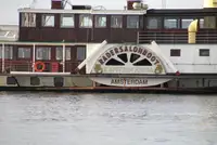 Hotel-dinner cruising barge
